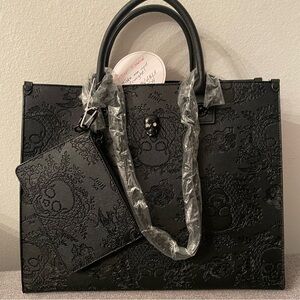 Betsey Johnson Skull Tote black Halloween Removable Wristlet NWT